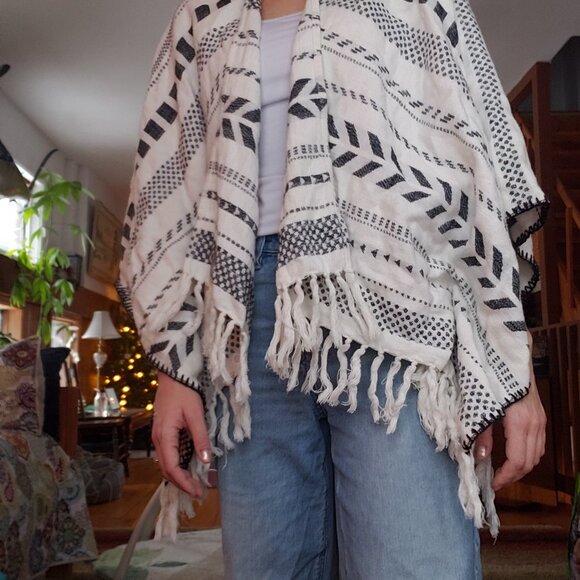 American Eagle Boho Shawl - Picture 3 of 3